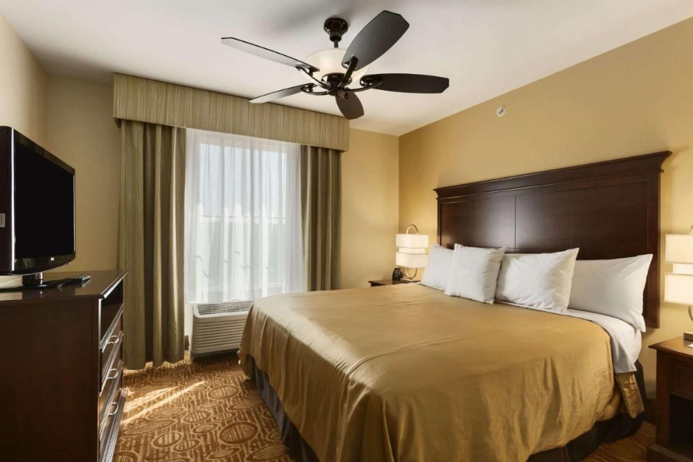 One-Bedroom King Suite - Non-Smoking